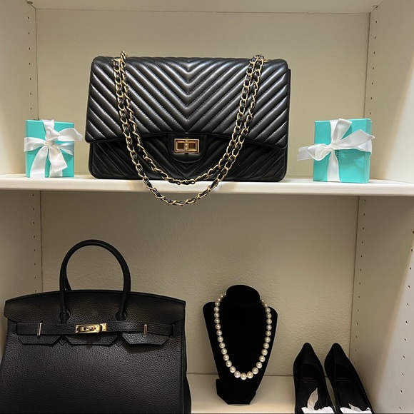 Luxury designer purse. - Picture 7 of 15